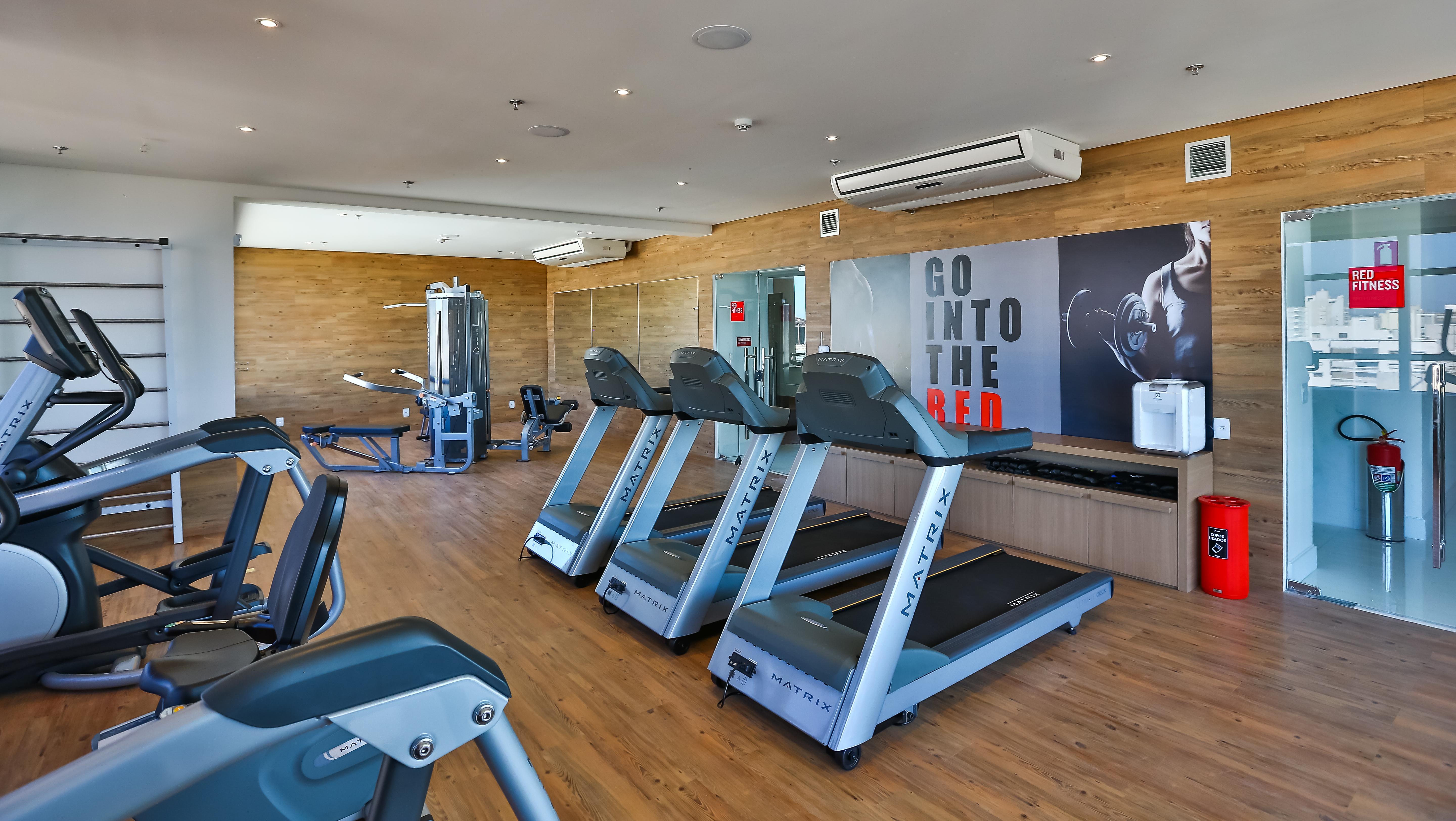 Radisson Red Campinas Hotell Eksteriør bilde The gym at the hotel