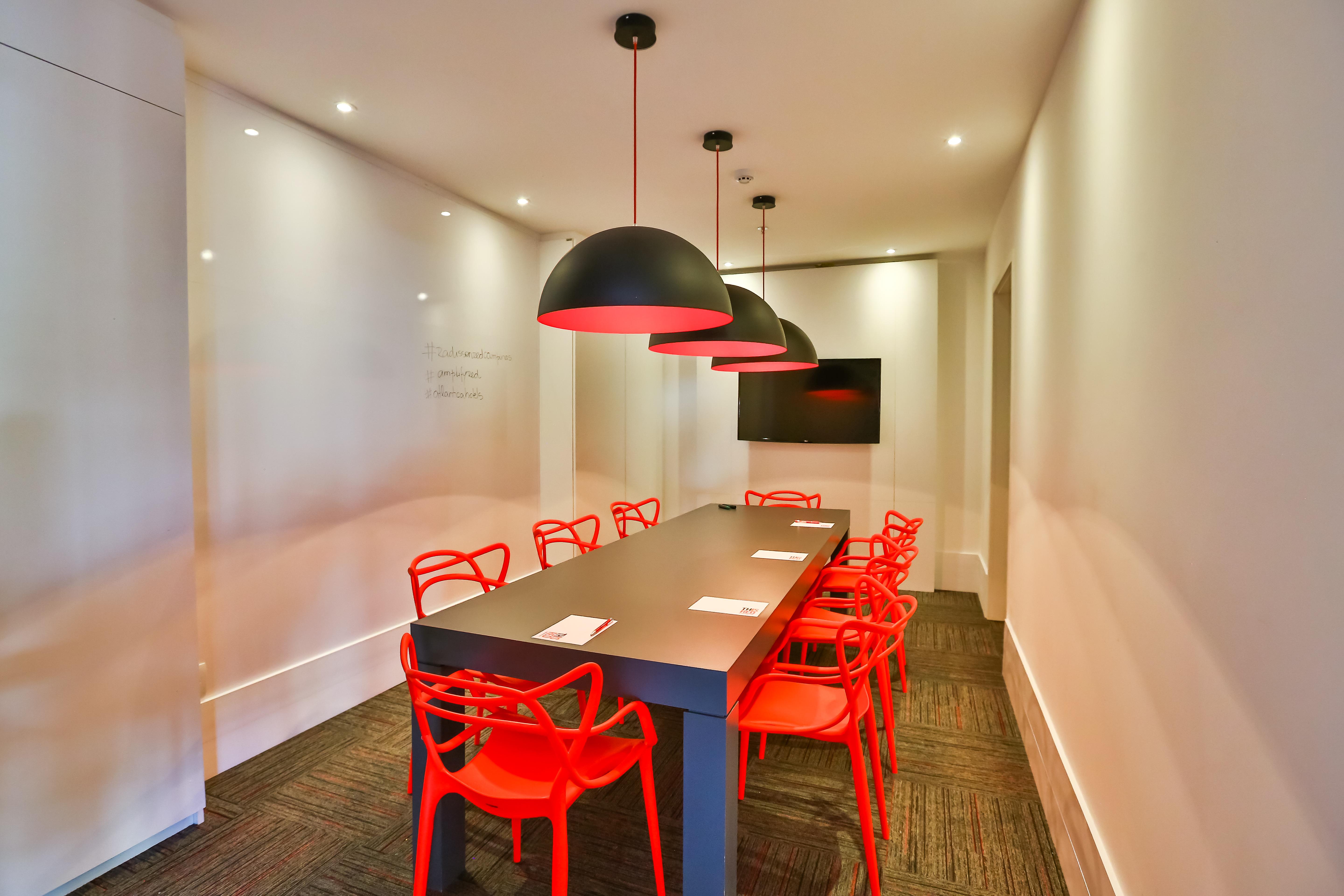 Radisson Red Campinas Hotell Eksteriør bilde Meeting room at the London office