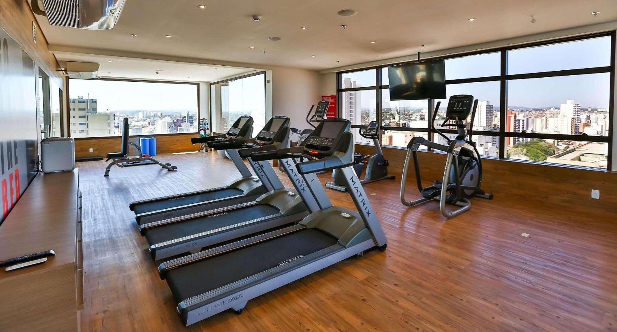 Radisson Red Campinas Hotell Eksteriør bilde A gym at a hotel in Lima, Peru