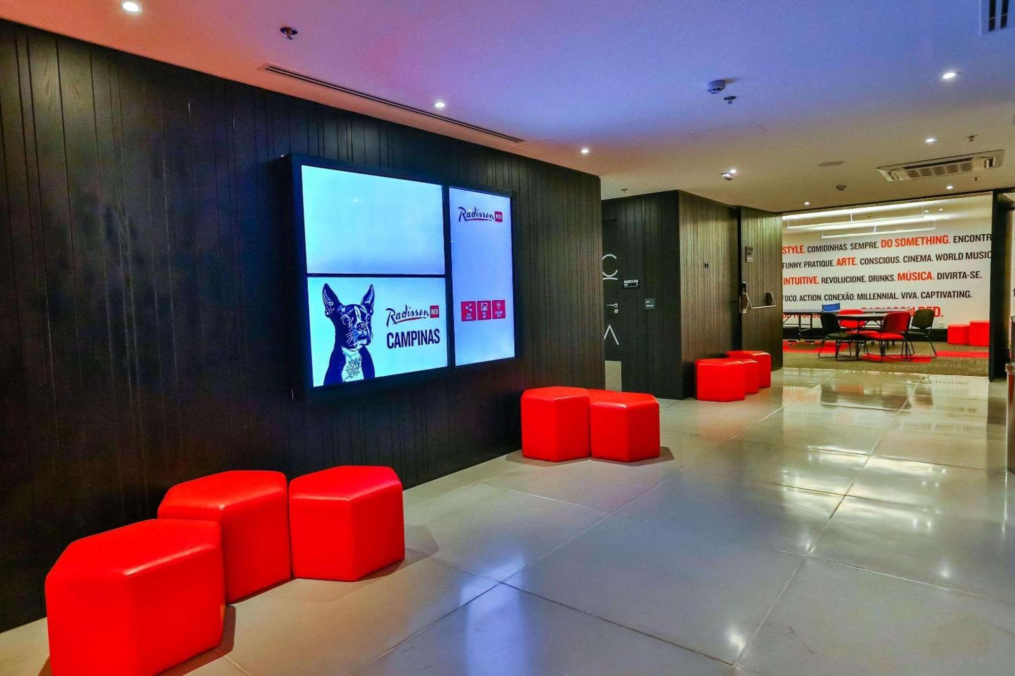 Radisson Red Campinas Hotell Eksteriør bilde The Red Cat Campus
